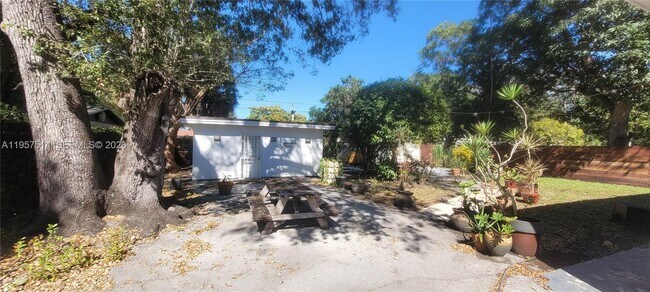 Building Photo - 875 NE 130th St