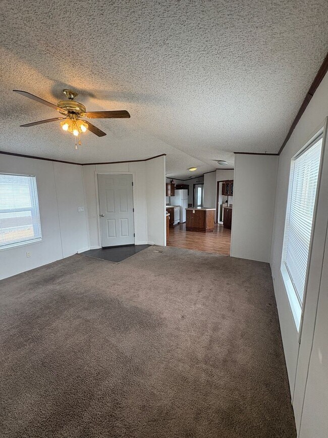 Building Photo - 306 White Oak Dr