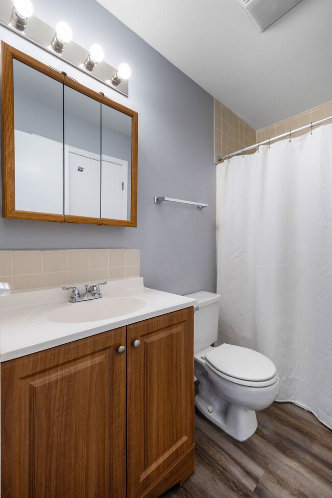 Building Photo - 3060 Winchester Ct W