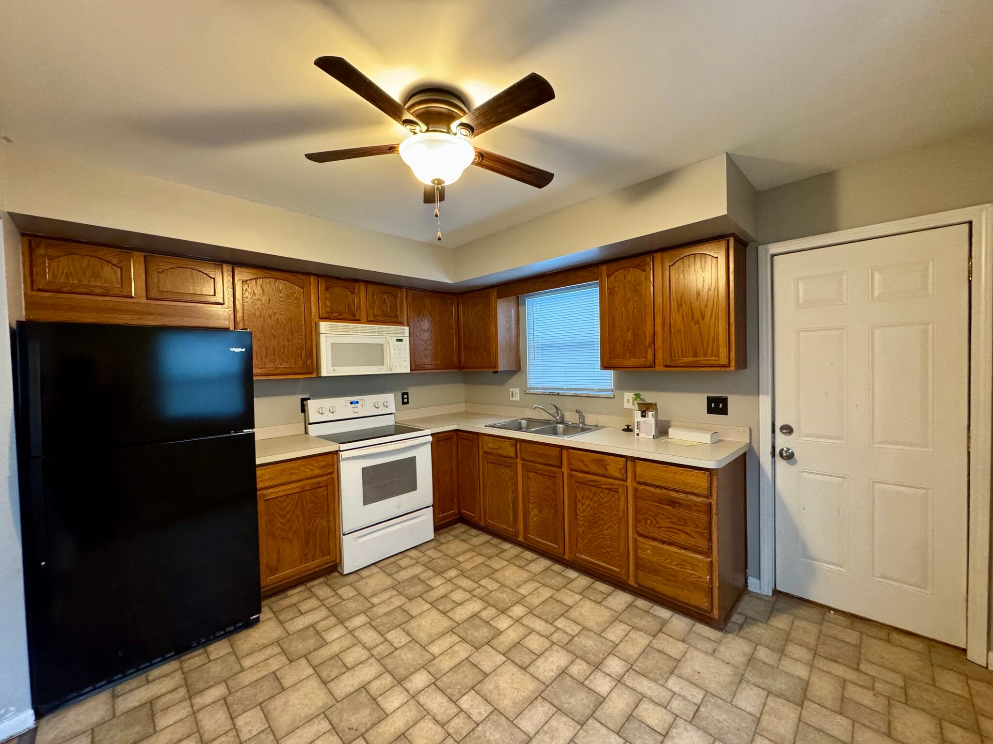 Building Photo - 4221 Watson Ave