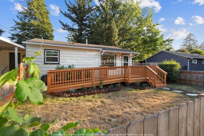 Building Photo - Two Bedroom, Single Level with an Entry Ramp - Large Fenced Yard!