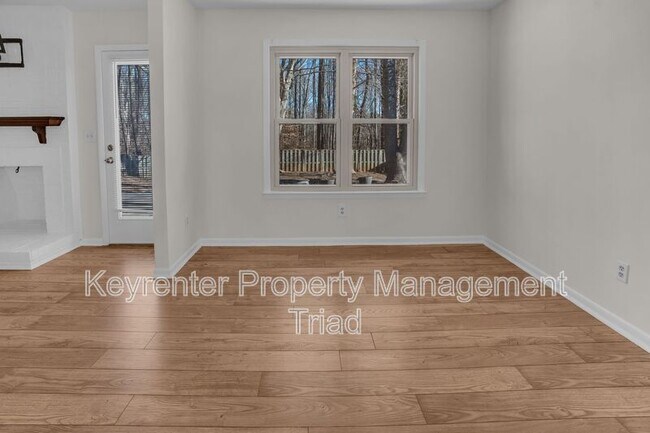 Building Photo - 5110 N Oaks Dr