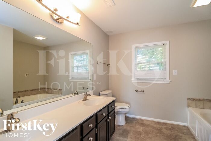 Building Photo - 5213 Pembrooke Forest Ct