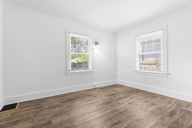 Building Photo - 1812 Huffman Blvd