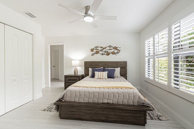 Building Photo - Newly Renovated 3 Bedroom Pool Home in Des...