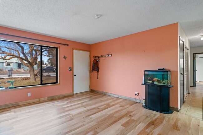 Building Photo - 3 Bedroom 1.5 Bath