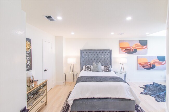 Building Photo - 727 Bunker Hill Rd