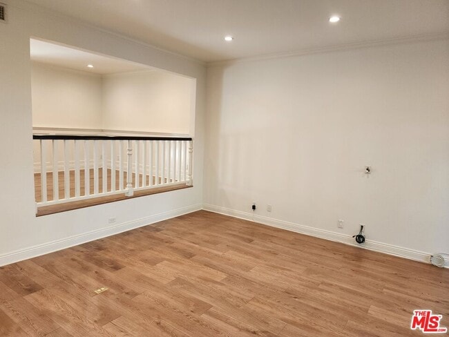 Building Photo - 1546 Palisades Dr