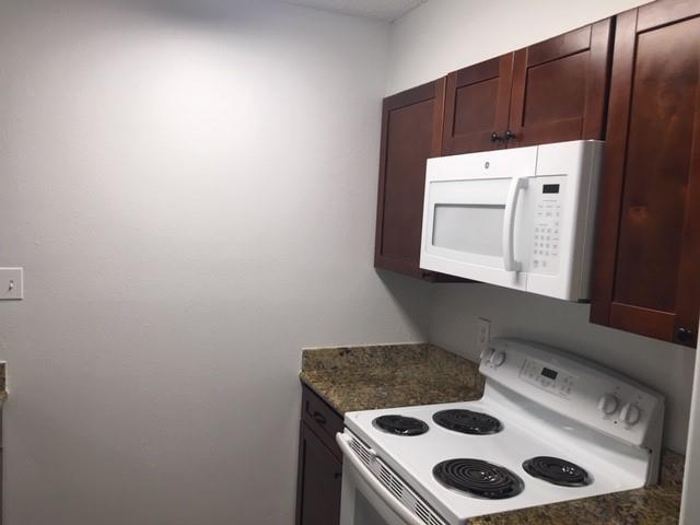Building Photo - 7114 N Holiday Dr