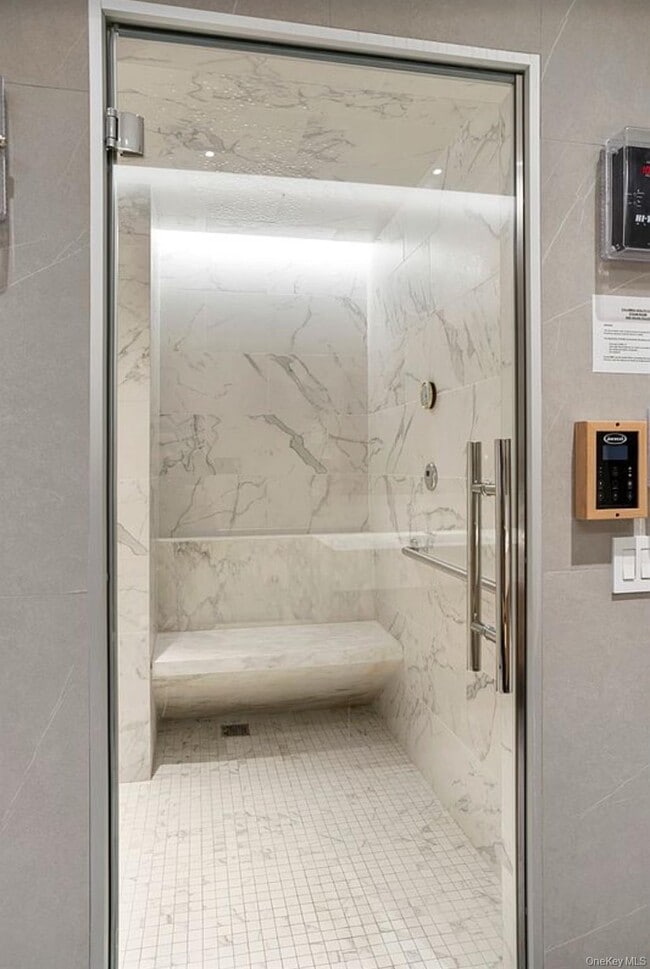 Building Photo - 275 W 96th St