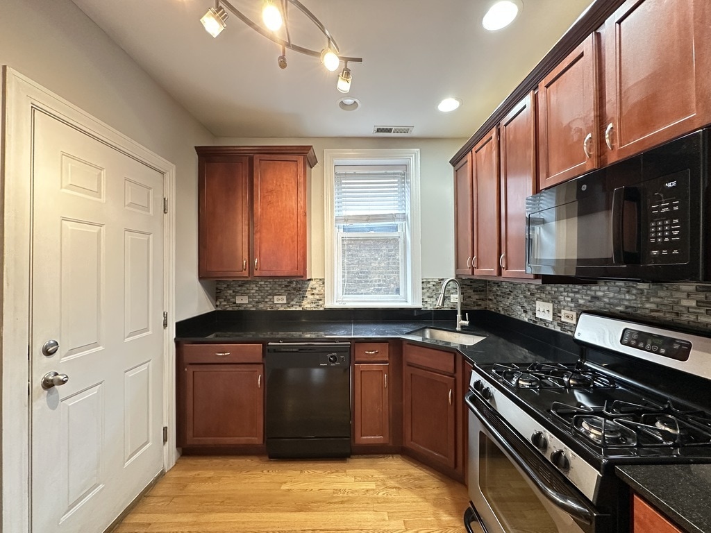 Building Photo - 3256 N Clifton Ave