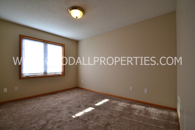 Building Photo - 4 Bedroom, 2.5 Bathroom Home in Johnston