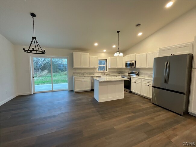 Building Photo - 32183 US-20