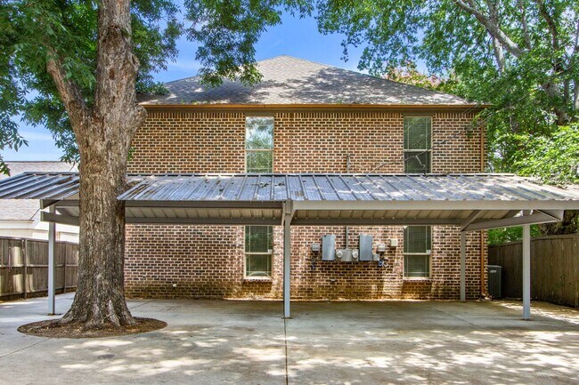 Building Photo - 3122 Rogers Ave