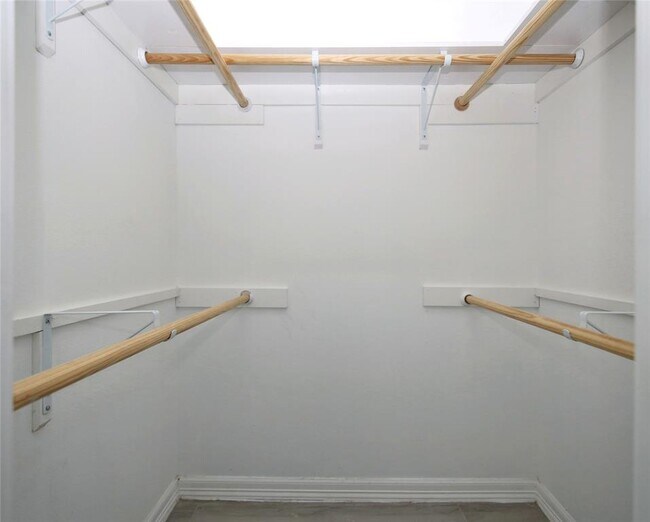 Building Photo - 5230 Pensdale St