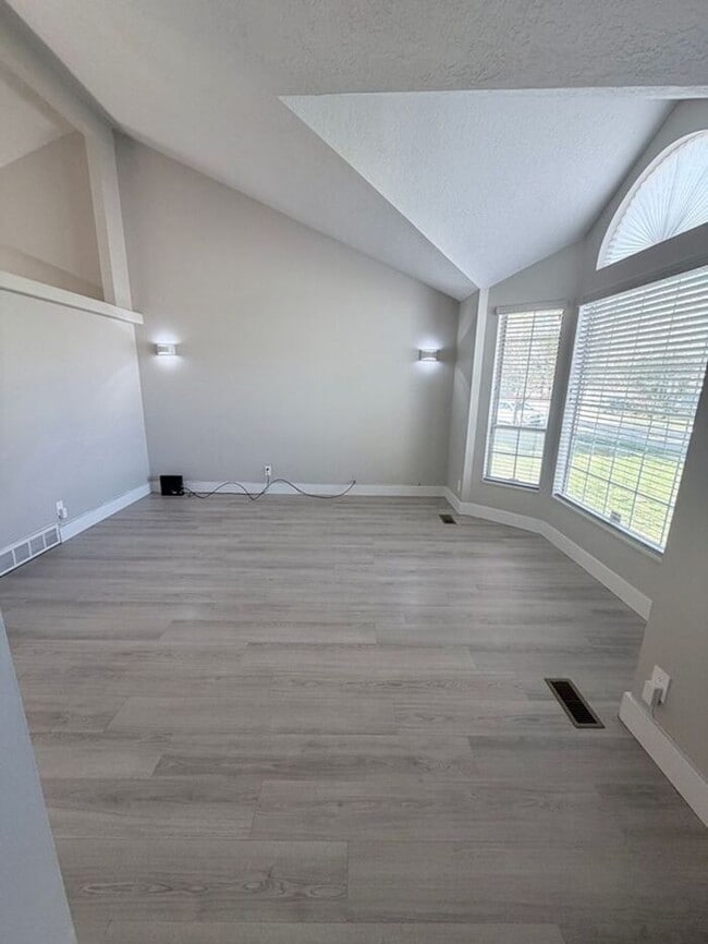 Building Photo - WEST JORDAN 5 BED, 4 BATH HOME