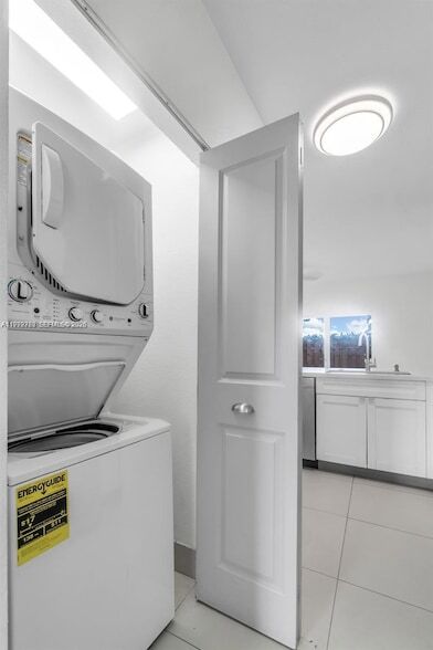 Building Photo - 1720 NE 33rd Ave