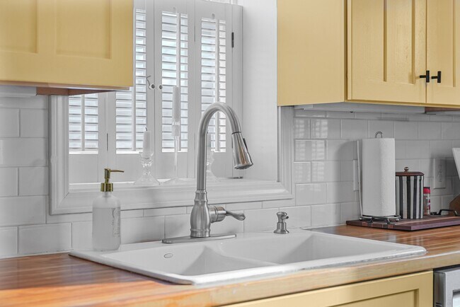 Building Photo - 814 Locust St