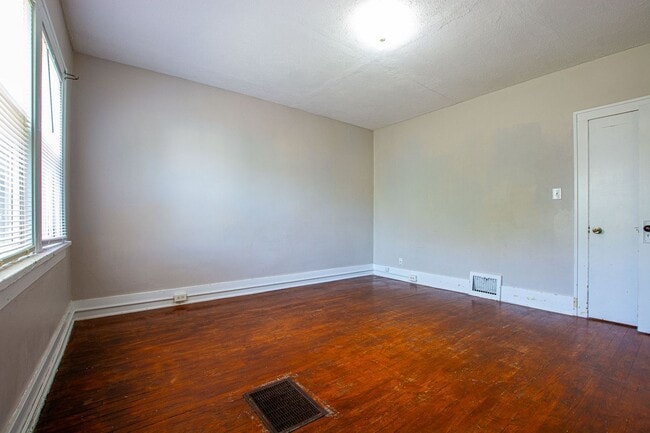 Building Photo - 2202 Wirt St