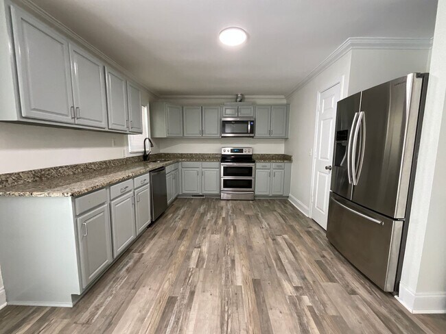 Building Photo - 4026 Sedgewood Ln