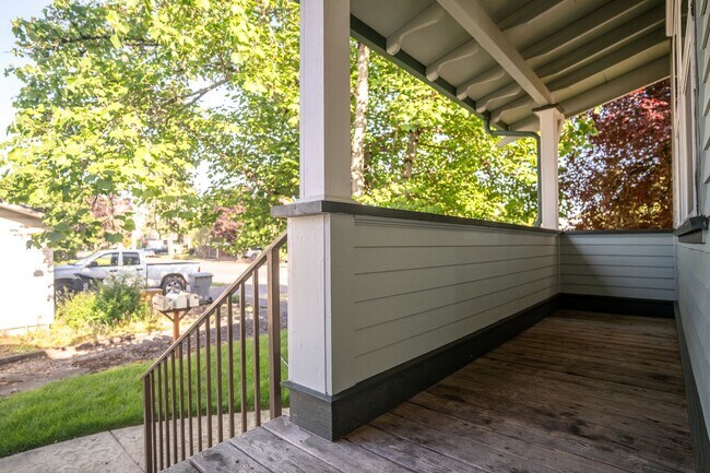 Building Photo - 3-bedroom 2 bath House $2,495
