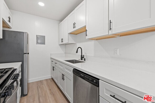 Building Photo - 3707 S Canfield Ave