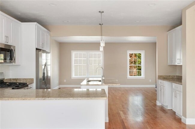 Building Photo - 1401 Hunting Hill Dr