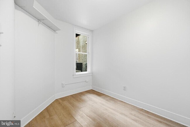 Building Photo - 651 N 33rd St