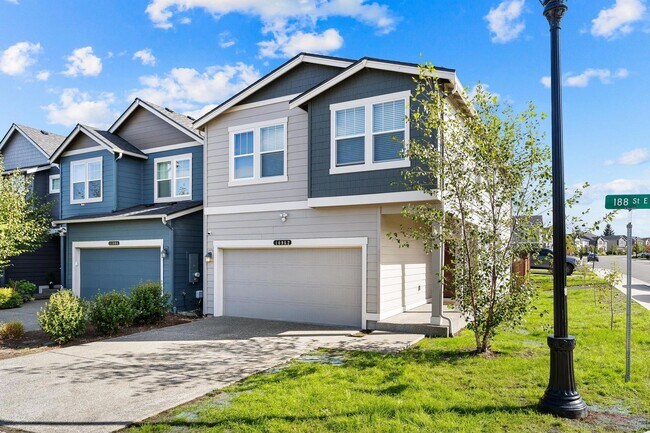 Building Photo - Beautiful Home in Puyallup