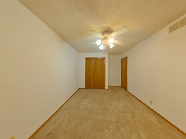 Building Photo - 3 Bedroom Home