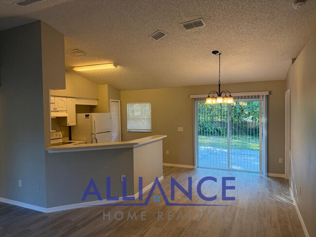 Building Photo - 546 Lancaster Ave