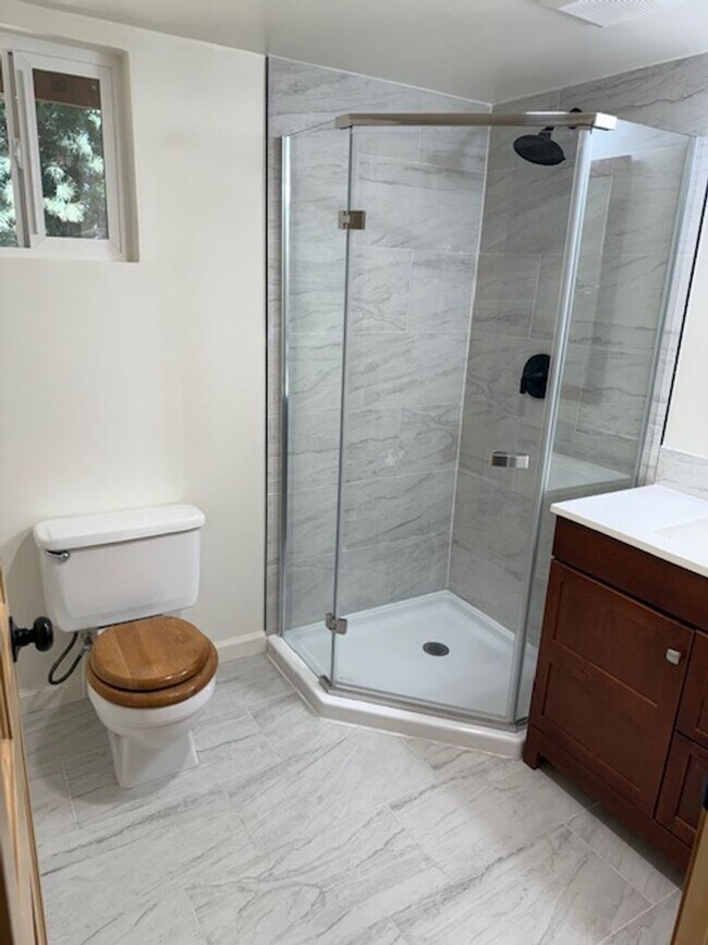 Building Photo - 3Bd 2Ba home located in a quiet neighborho...