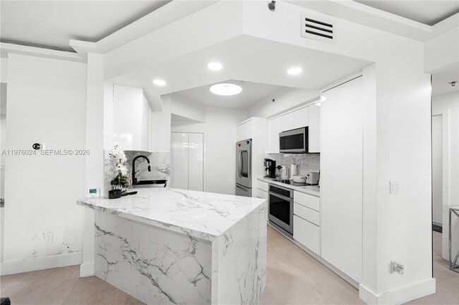 Building Photo - 3255 NE 184th St