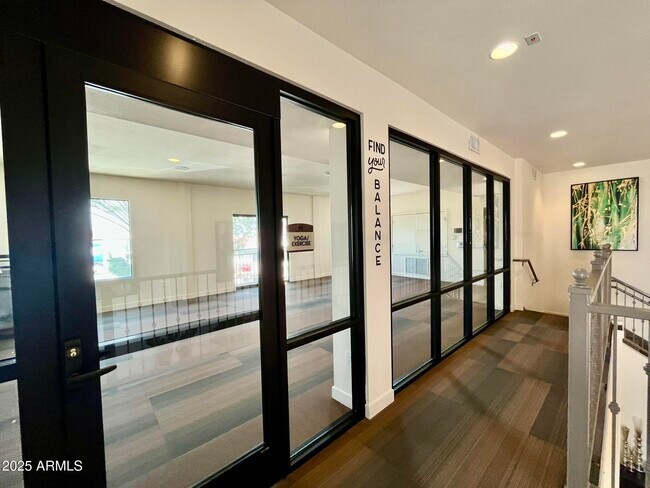 Building Photo - 2511 W Queen Creek Rd