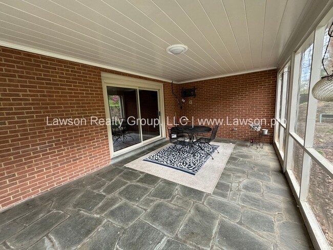 Building Photo - Spacious South Roanoke Home with Lawn Care Included
