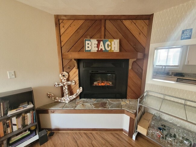 Building Photo - 2 Bedroom, 2.5 Bath Condo with with Ocean ...