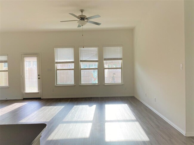 Building Photo - 1309 Terrace View Dr