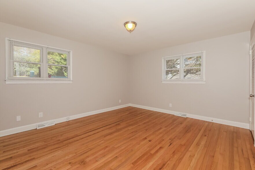 Building Photo - 3238 Longspur Dr