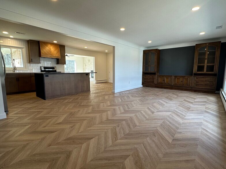 Building Photo - 3711 Ruthland Dr