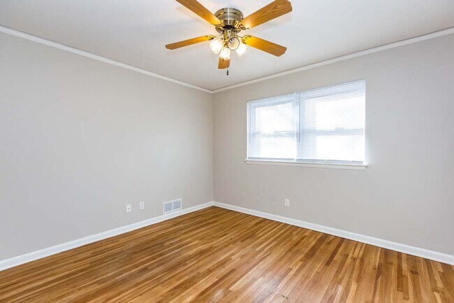 Building Photo - 7204 Marguerite Ln