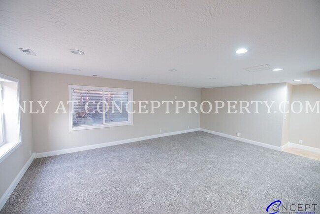 Building Photo - Attractive 4 Bed 3 Bathroom Home: Backing Park - 2 Car Garage