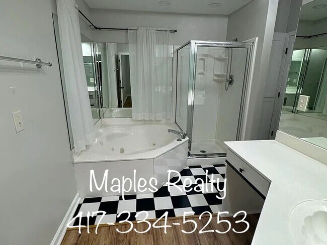 Building Photo - Two bed / Two bath condo in WOODLAND ESTAT...