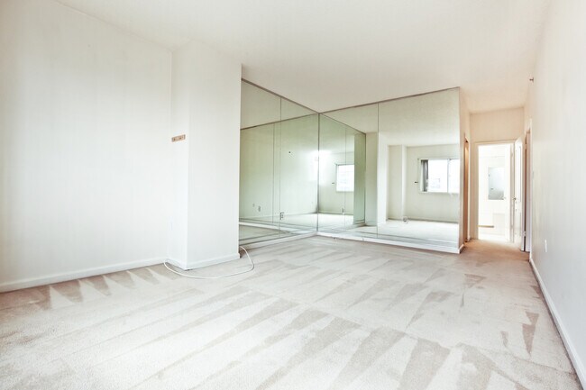 bath room 4 - 1211 S Eads St