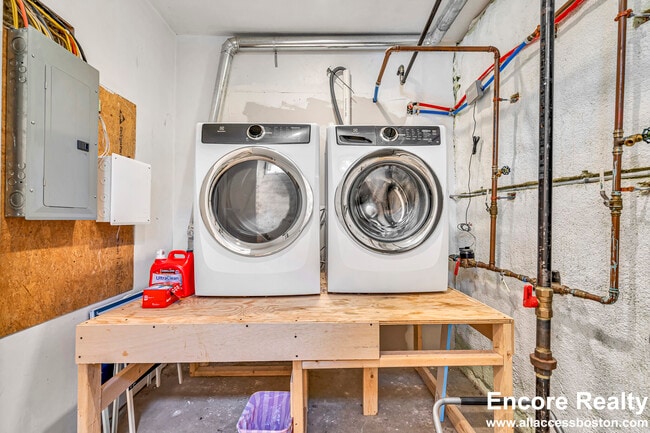 Building Photo - 10 Bradbury St