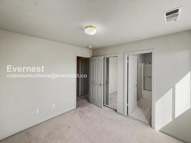 Building Photo - 4 Bed, 3 Bath Home with Garage / Pet-Friendly / Vouchers Accepted / Available Now!