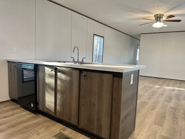 Building Photo - 414 Chloe Cir