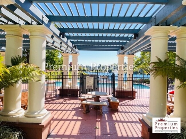 Building Photo - Beautiful 2BD/2BA Condo Unit in the Gated Community of Lakemont at Canyon Lakes- San Ramon