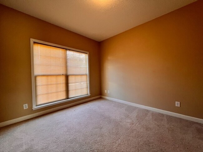 Building Photo - Welcome to The Enclave at Oak Crest!