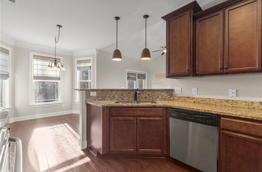 Kitchen - 411 W Sundance Dr