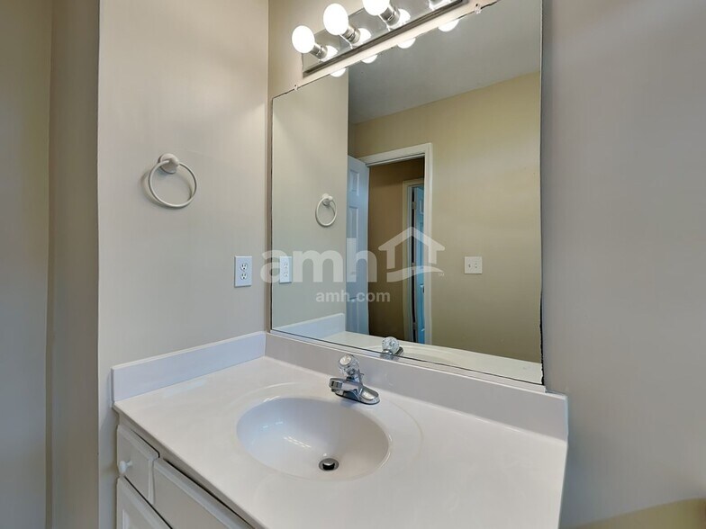 Building Photo - 3691 Wood Cove Dr